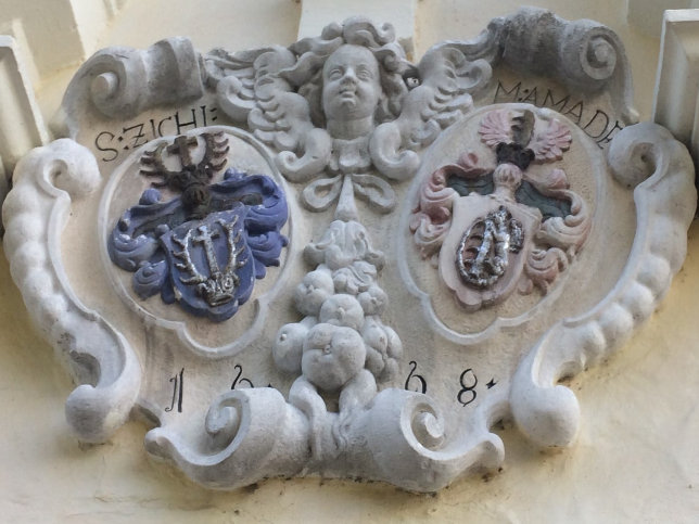 Rusovce/Karlburg, Wappen von Graf Stefan Zichy