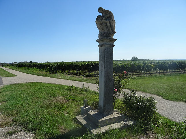 Apetlon, Figurenbildstock Rotes Kreuz