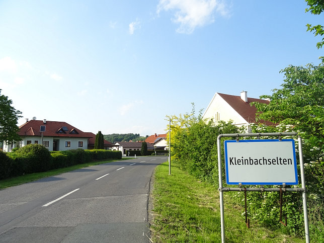 Kleinbachselten, Ortstafel