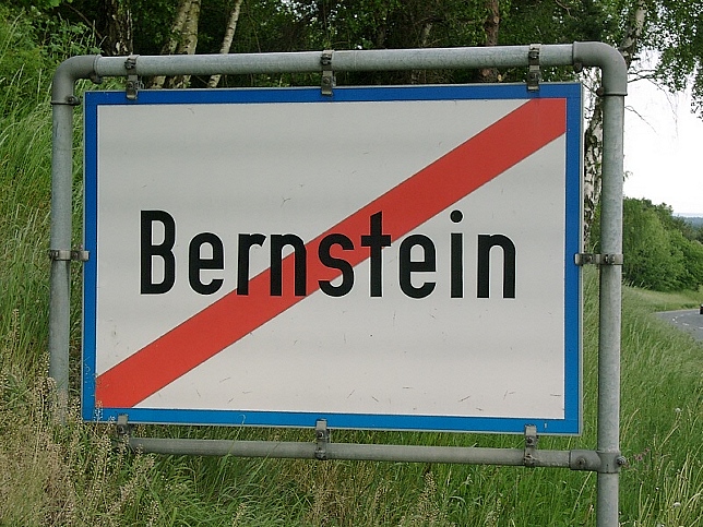Bernstein, Ortstafel
