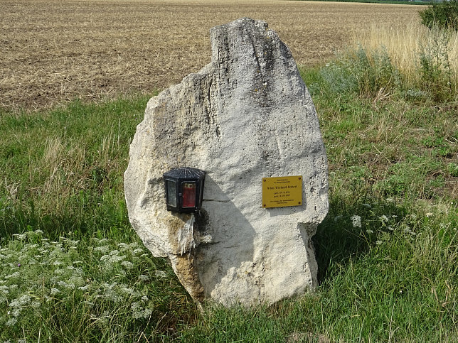 Deutsch Jahrndorf, Gedenkstein Wieland Robert