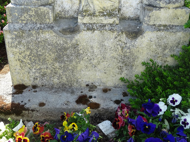 Deutsch Schtzen, Friedhofskreuz