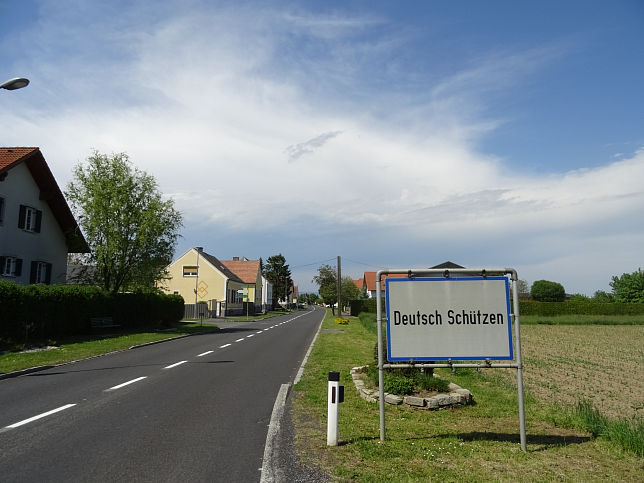 Deutsch Schtzen, Ortstafel