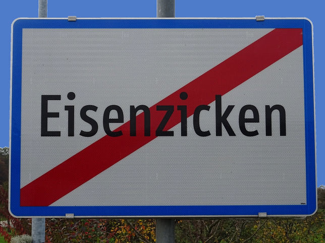 Eisenzicken, Ortstafel