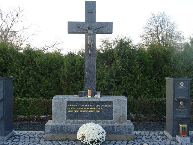 Gromrbisch, Friedhofskreuz