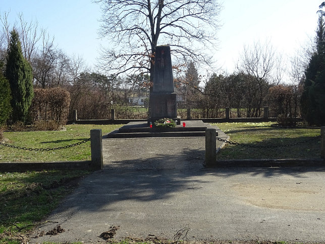 Gro�petersdorf, Sowjetischer Soldatenfriedhof