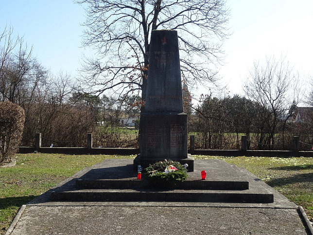 Gro�petersdorf, Sowjetischer Soldatenfriedhof