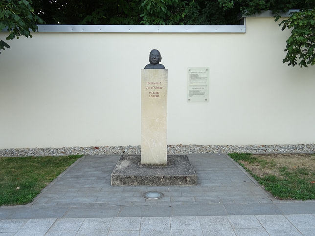 Halbturn, József Grösz-Denkmal