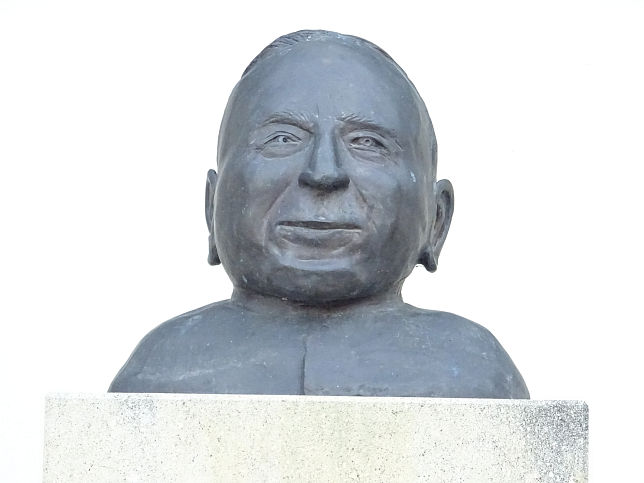 Halbturn, Jzsef Grsz-Denkmal