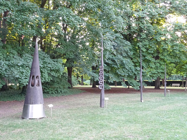 Halbturn, Skulpturen im Park