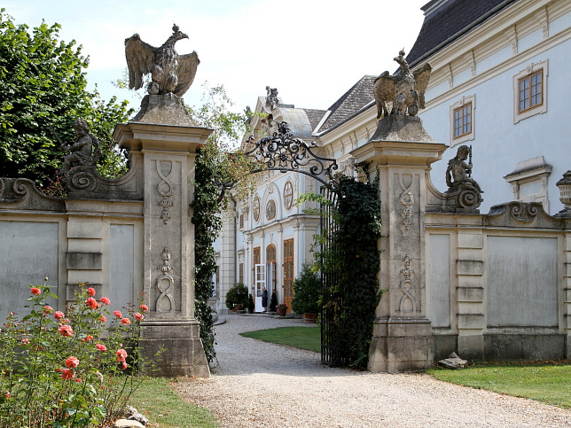 Halbturn, Westseitiges Portal