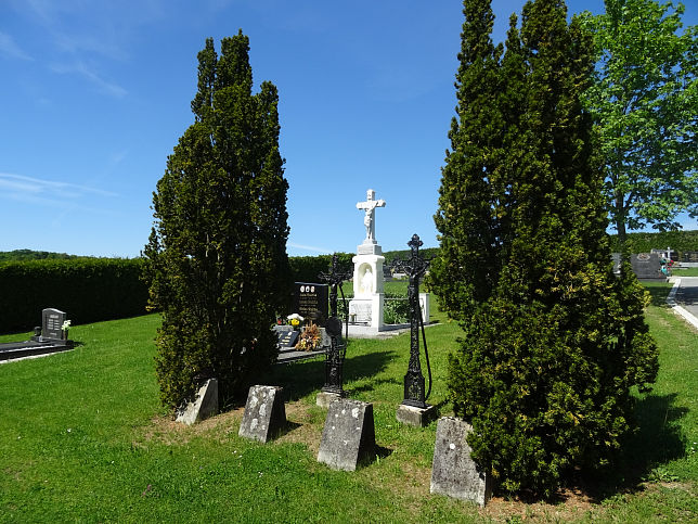 Harmisch, Friedhofskreuz