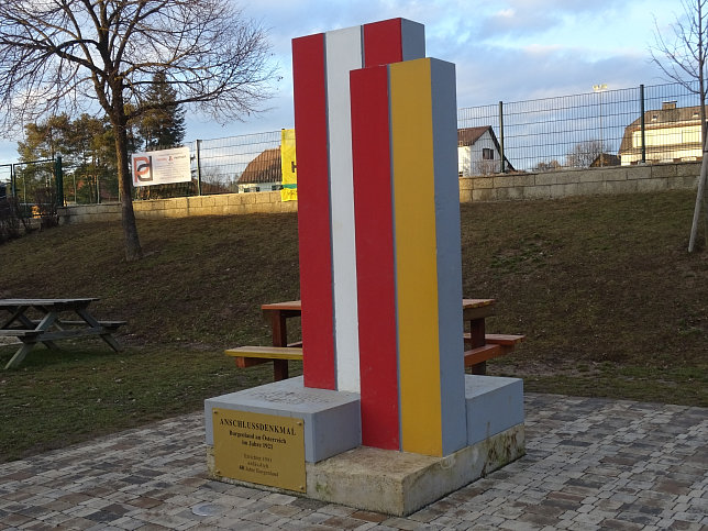 Heiligenkreuz, Anschlussdenkmal