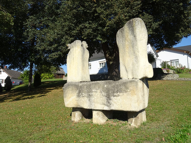 Heiligenkreuz, Skulptur an der B57