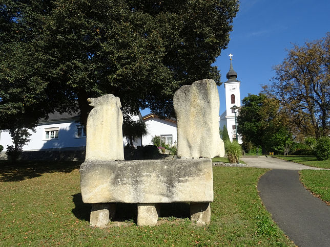 Heiligenkreuz, Skulptur an der B57