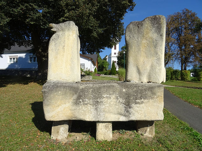 Heiligenkreuz, Skulptur an der B57
