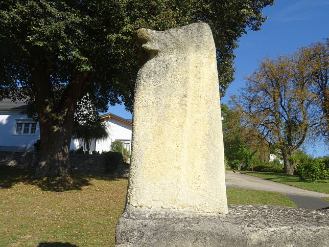Heiligenkreuz, Skulptur an der B57