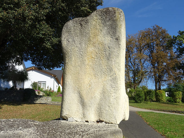 Heiligenkreuz, Skulptur an der B57