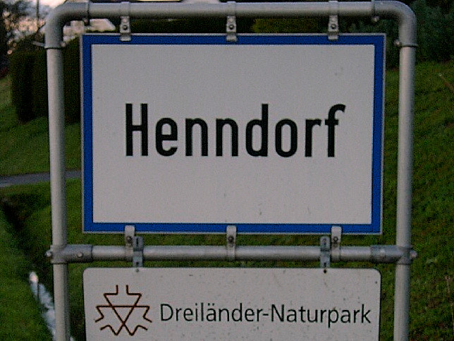 Henndorf, Ortstafel