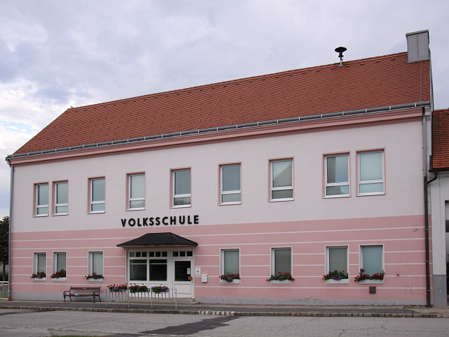 Hirm, Volksschule