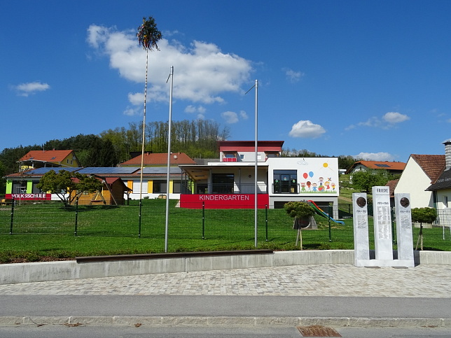 Inzenhof, Volksschule und Kindergarten