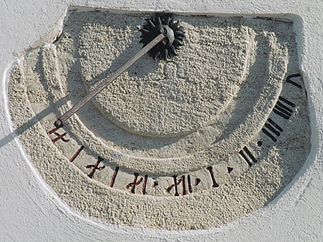 Kaisersteinbruch, Sonnenuhrstein von 1590