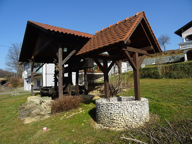 Kalch, Obstpresse und Brunnen