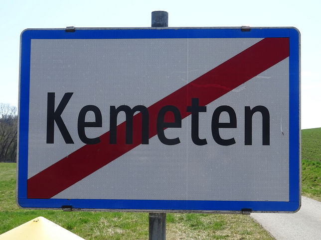 Kemeten, Ortstafel