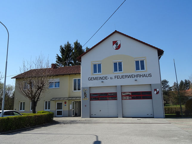 Kotezicken, Gemeindeamt und Feuerwehr
