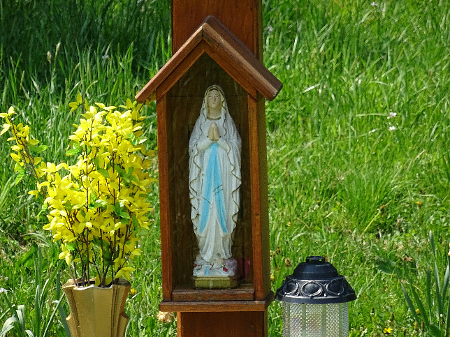 Maria Bild, Kreuz