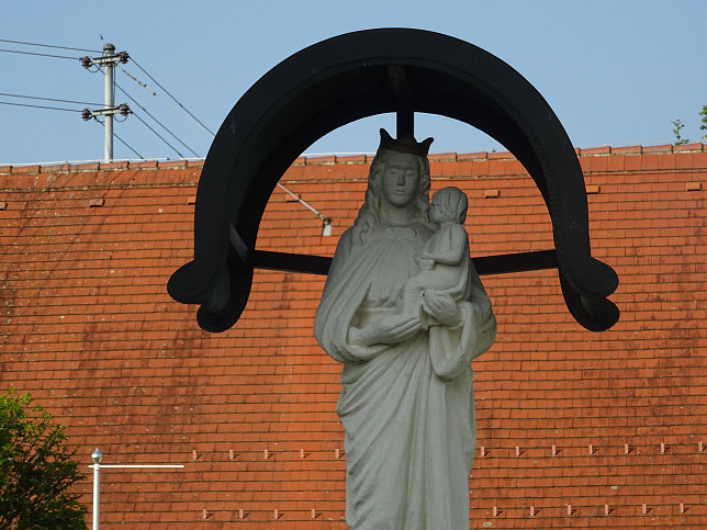 Mischendorf, Marienstatue