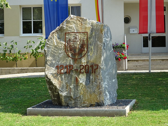 Mnchhof, Gedenkstein 800 Jahre