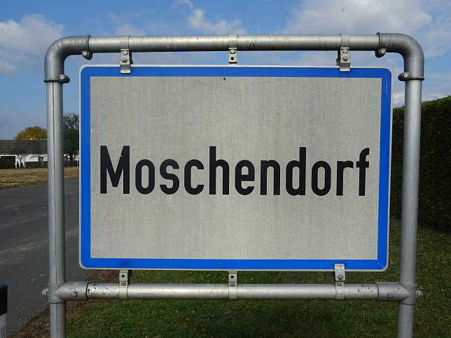 Moschendorf, Ortstafel