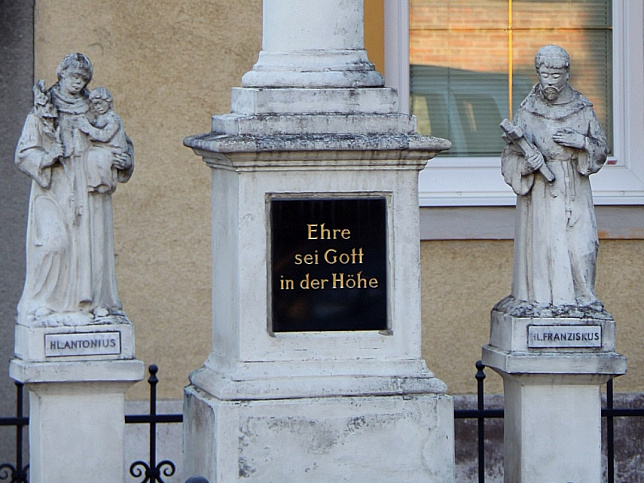 Neufeld an der Leitha, Dreifaltigkeitssule