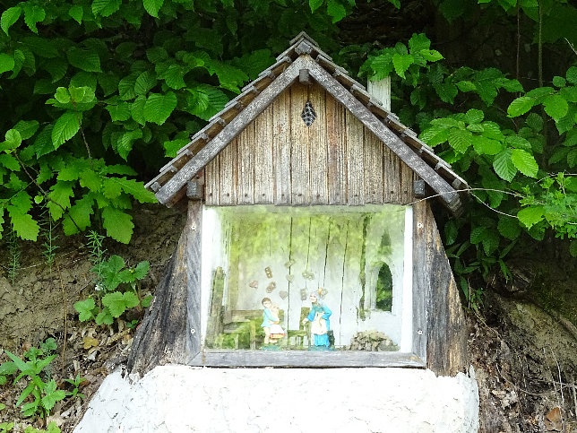 Oberdrosen, Figur bei Baumstamm