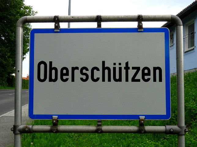 Oberschtzen, Ortstafel