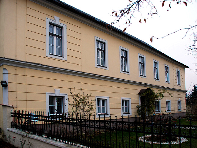 Parndorf, Pfarrhof