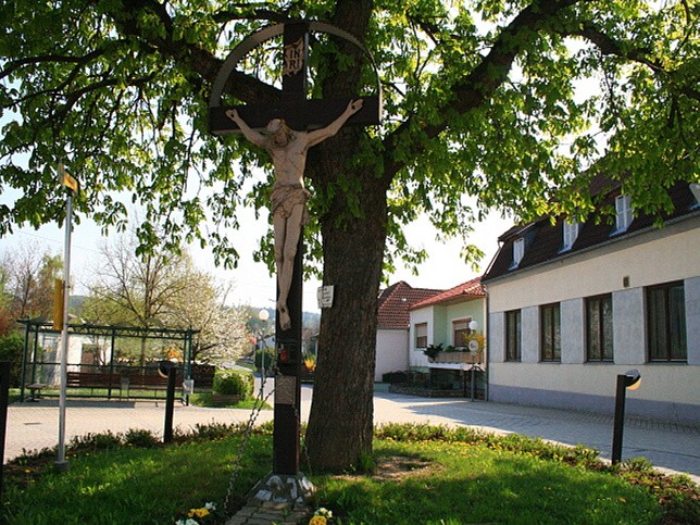 Piringsdorf, Kreuz