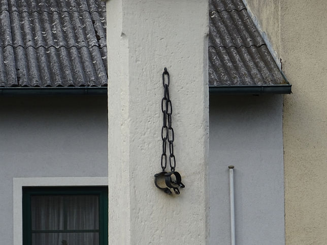 Potzneusiedl, Pranger