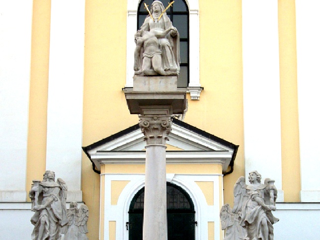 Rechnitz, Mariensule Hauptplatz
