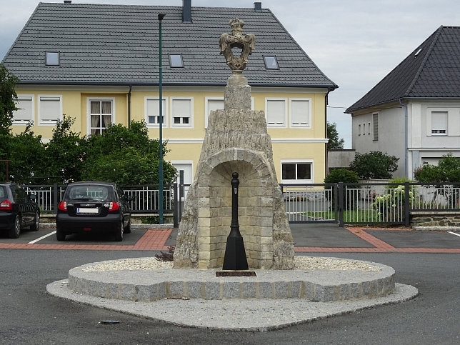 Rechnitz, Brunnen Schlosshof