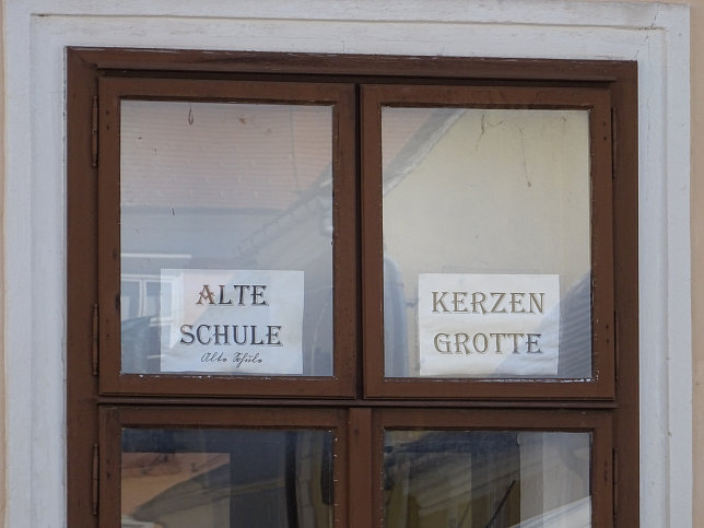 Rust, Alte Schule und Kerzengrotte