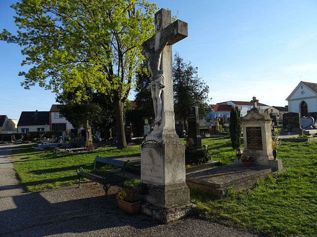 Rust, Friedhofskreuz