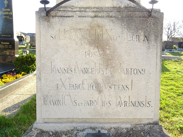 Rust, Friedhofskreuz