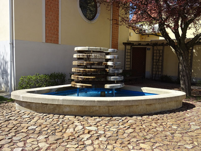 Schtzen am Gebirge, Brunnen