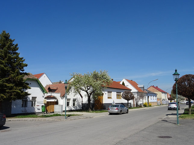 Schtzen am Gebirge, Hauptstrae