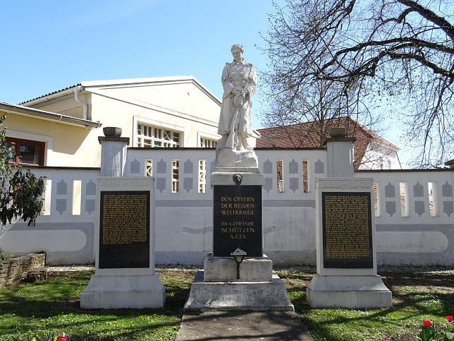 Schtzen am Gebirge, Kriegerdenkmal