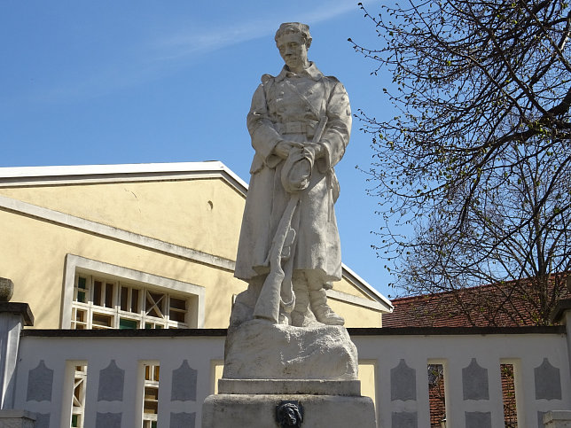 Schtzen am Gebirge, Kriegerdenkmal