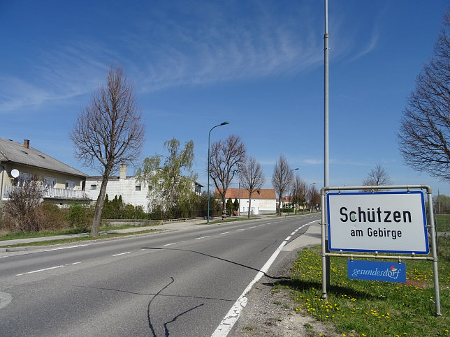 Schtzen am Gebirge, Ortstafel
