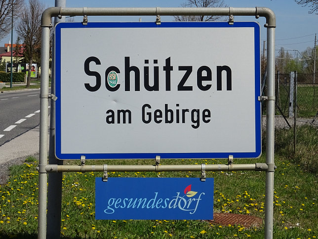 Schtzen am Gebirge, Ortstafel